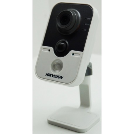IP камера Hikvision DS-2CD2412F-I